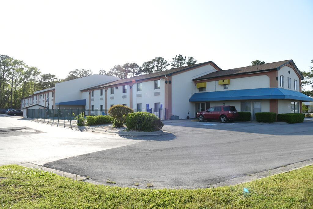 Econo Lodge Cherry Point Havelock Bagian luar foto